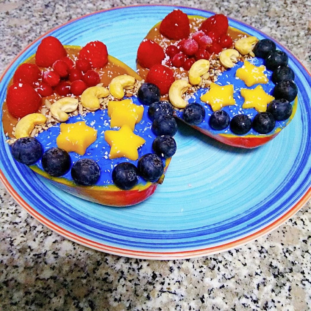 Mango relleno de fantasía 💙🍫💛 Mango relleno de fantasía 💙🍫💛