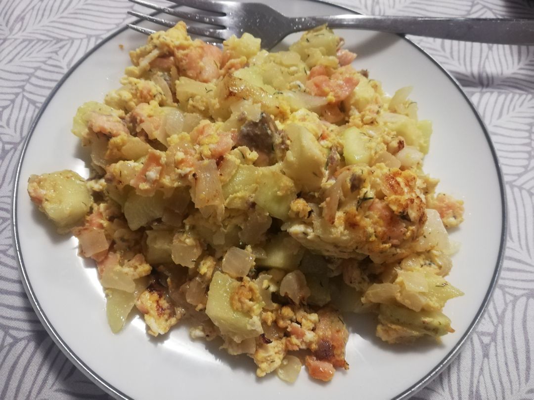 Revuelto se calabacin, cebolla y salmón 