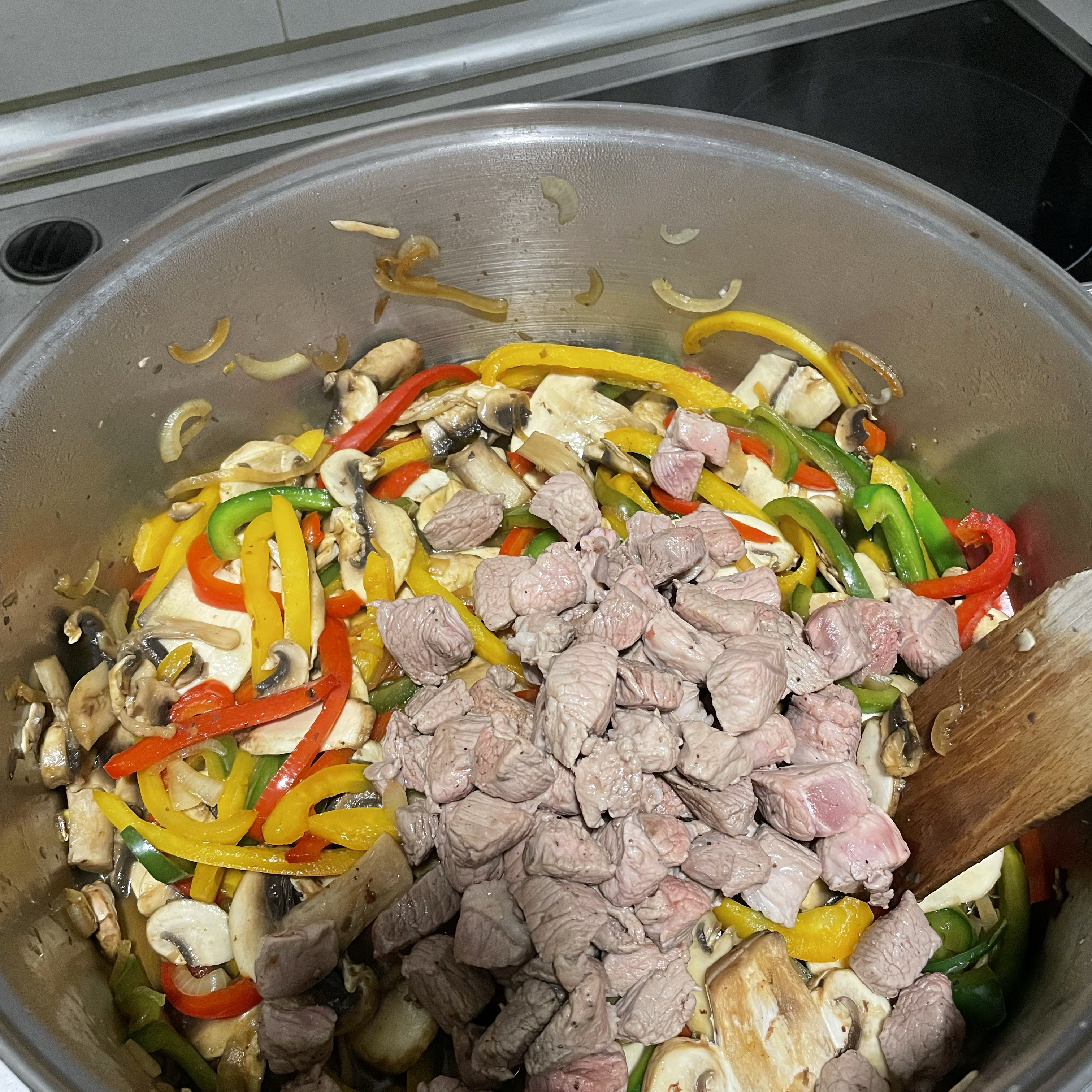 Magro de cerdo con verduras y champiñones Paso 1 Magro de cerdo con verduras y champiñones Paso 1