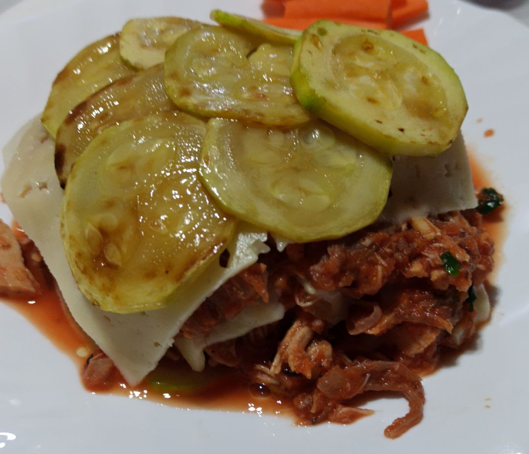 Calabacín a la plancha con carne picada. Calabacín a la plancha con carne picada.