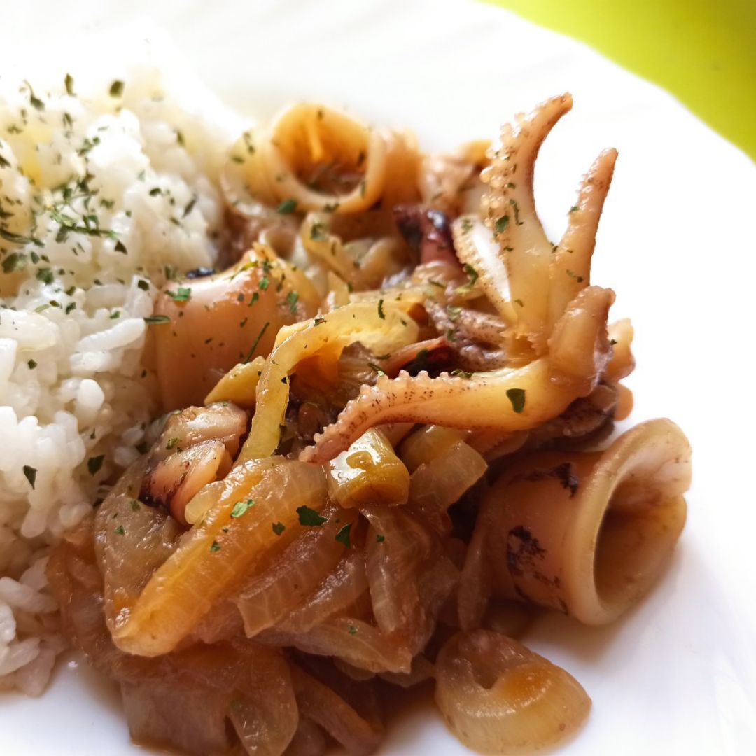 Calamares encebollados