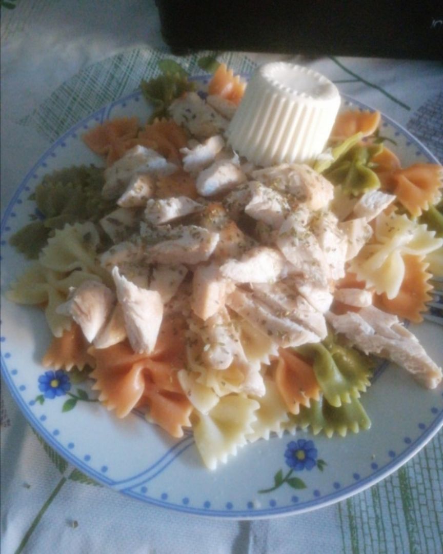 Pasta con pechuga de pollo Pasta con pechuga de pollo