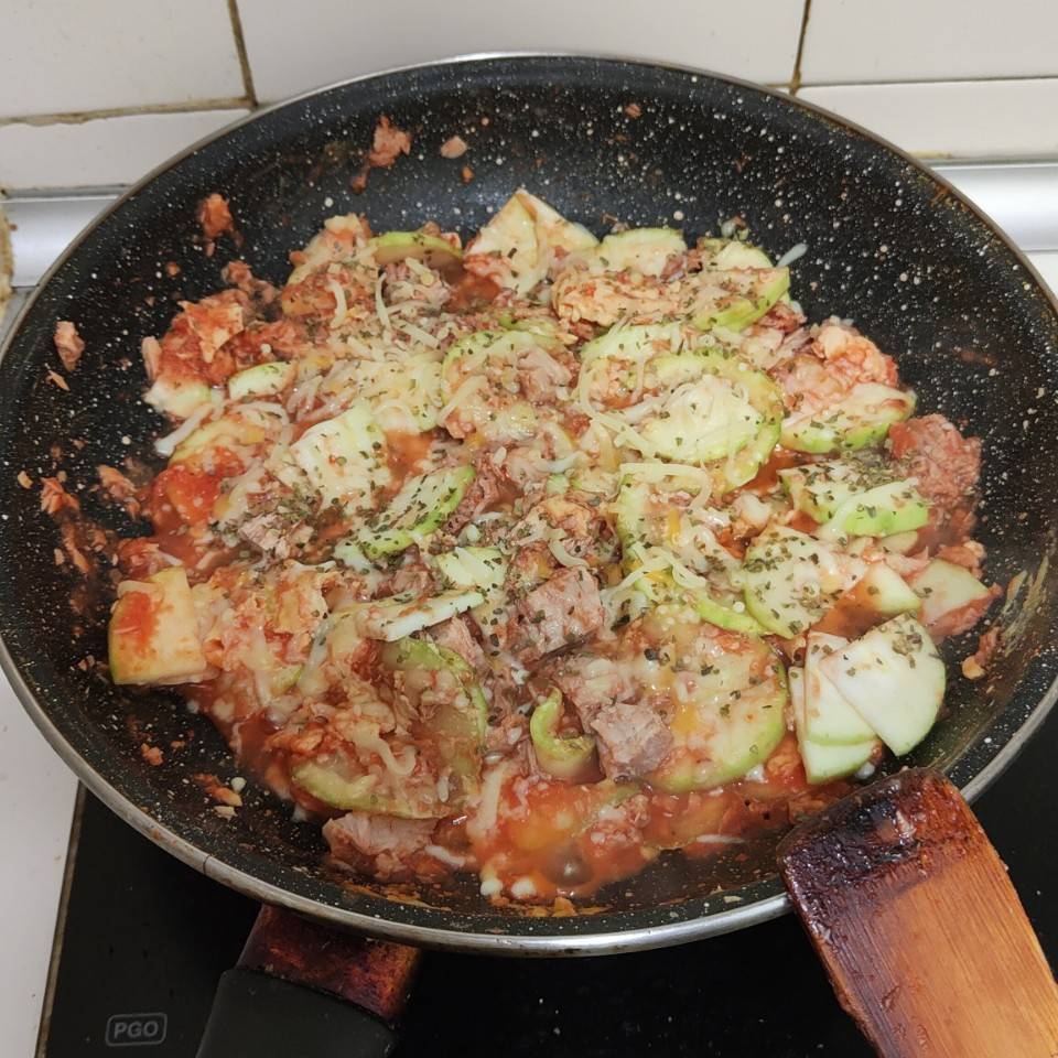 Revuelto de calabacín con atún Revuelto de calabacín con atún
