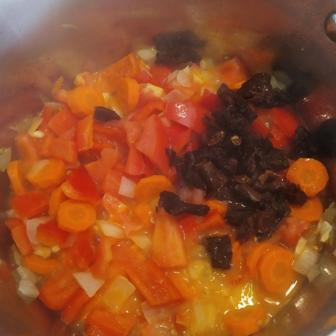 Seitán en salsa de verduras con cuscús Paso 0 Seitán en salsa de verduras con cuscús Paso 0