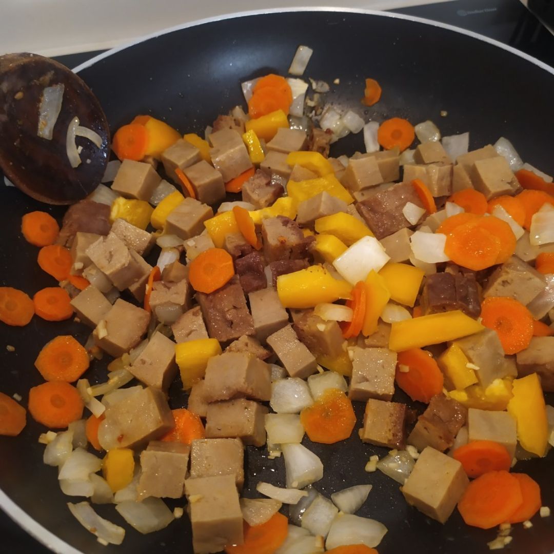 Seitán en salsa de verduras con cuscús Paso 2 Seitán en salsa de verduras con cuscús Paso 2