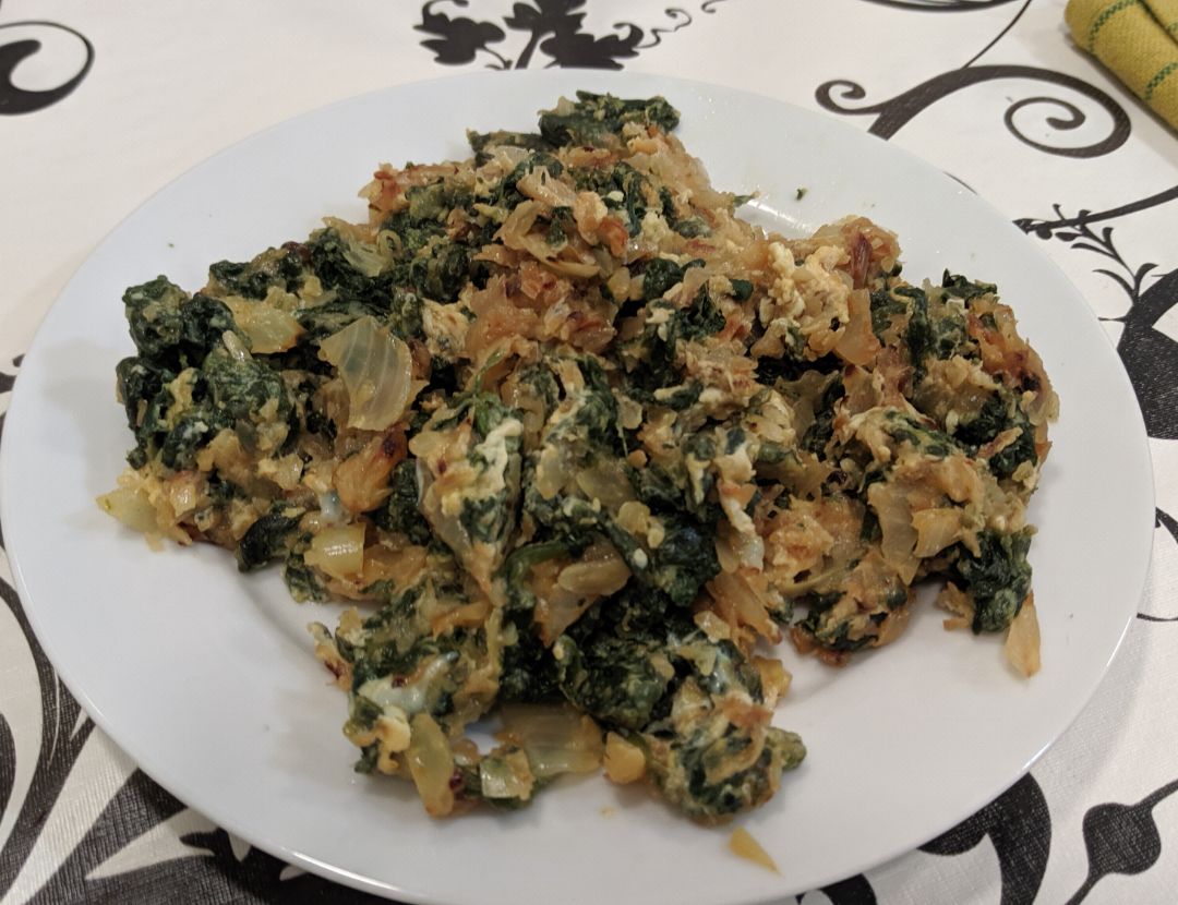 Espinacas con huevo y cebolla Espinacas con huevo y cebolla