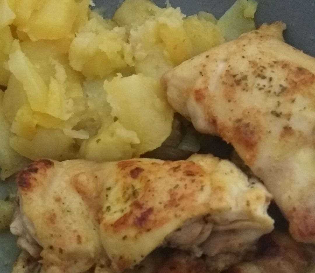 Patatas panadera al microondas,con contramuslo con curry a la plancha Patatas panadera al microondas,con contramuslo con curry a la plancha