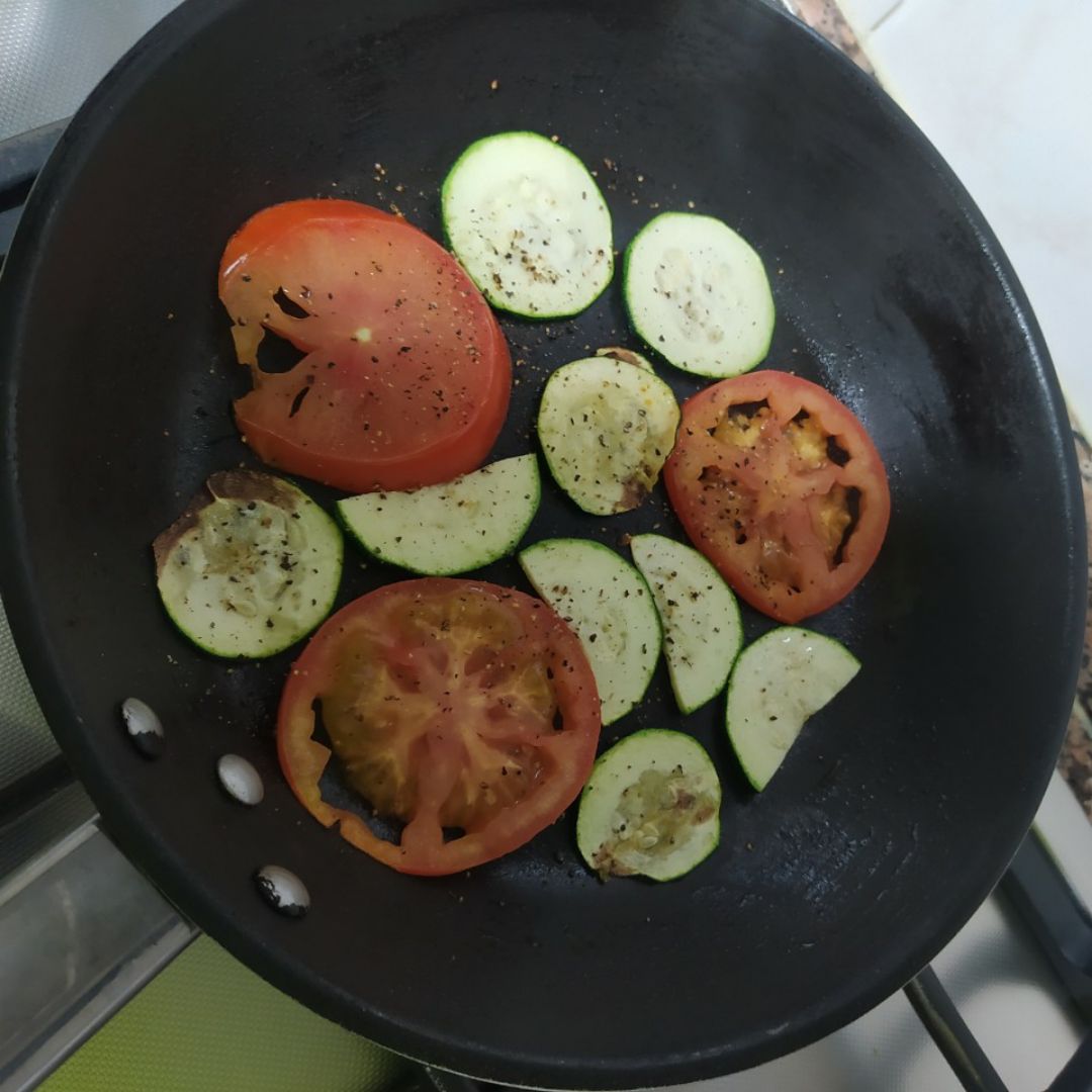 Revuelto de Tomate y Calabacín. Paso 0 Revuelto de Tomate y Calabacín. Paso 0