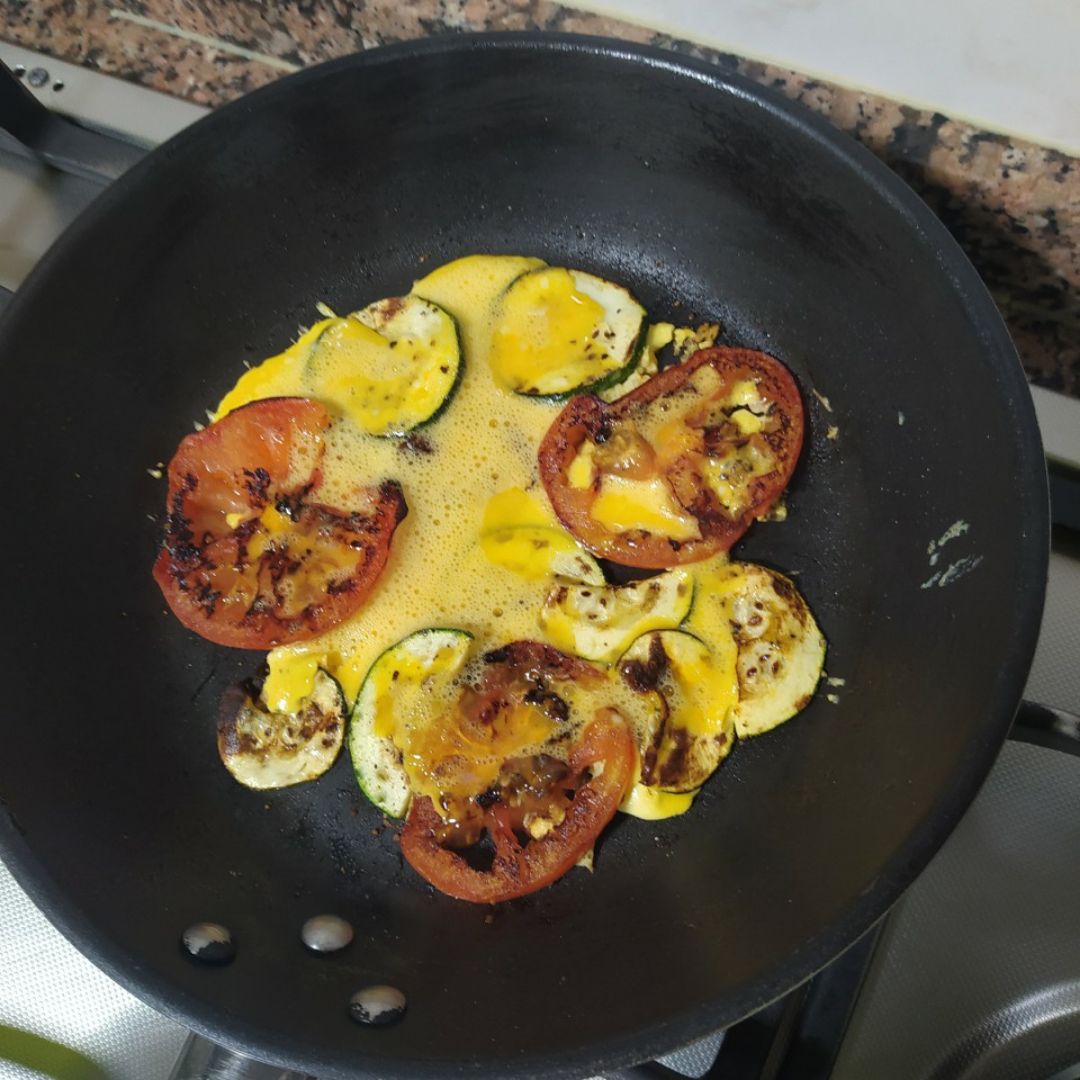 Revuelto de Tomate y Calabacín. Paso 1 Revuelto de Tomate y Calabacín. Paso 1