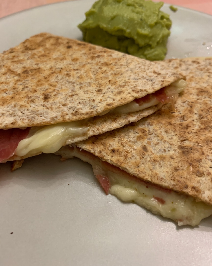 Quesadilla con jamón serrano