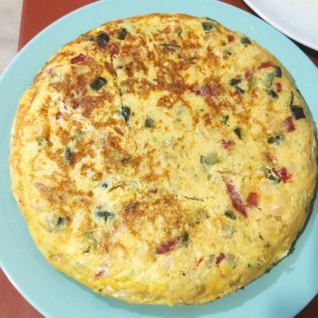 Tortilla de patata, calabacín, bacalao y pimiento rojo Tortilla de patata, calabacín, bacalao y pimiento rojo