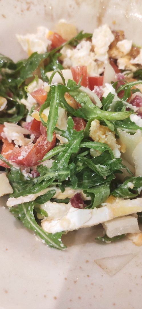 Ensalada templada de huevo a la plancha y queso de cabra. Ensalada templada de huevo a la plancha y queso de cabra.