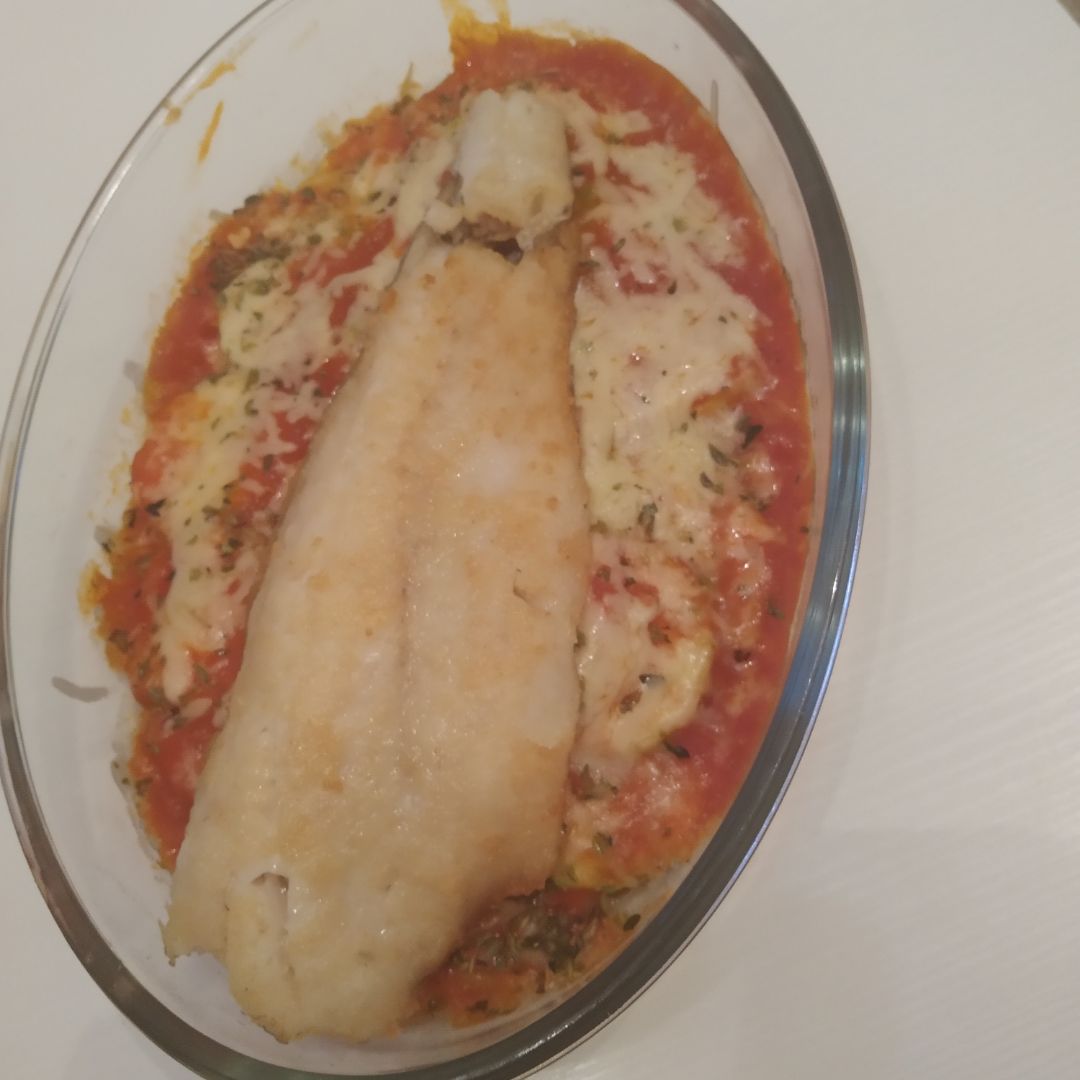 Merluza y calabacín cubierto de queso 😋 Merluza y calabacín cubierto de queso 😋