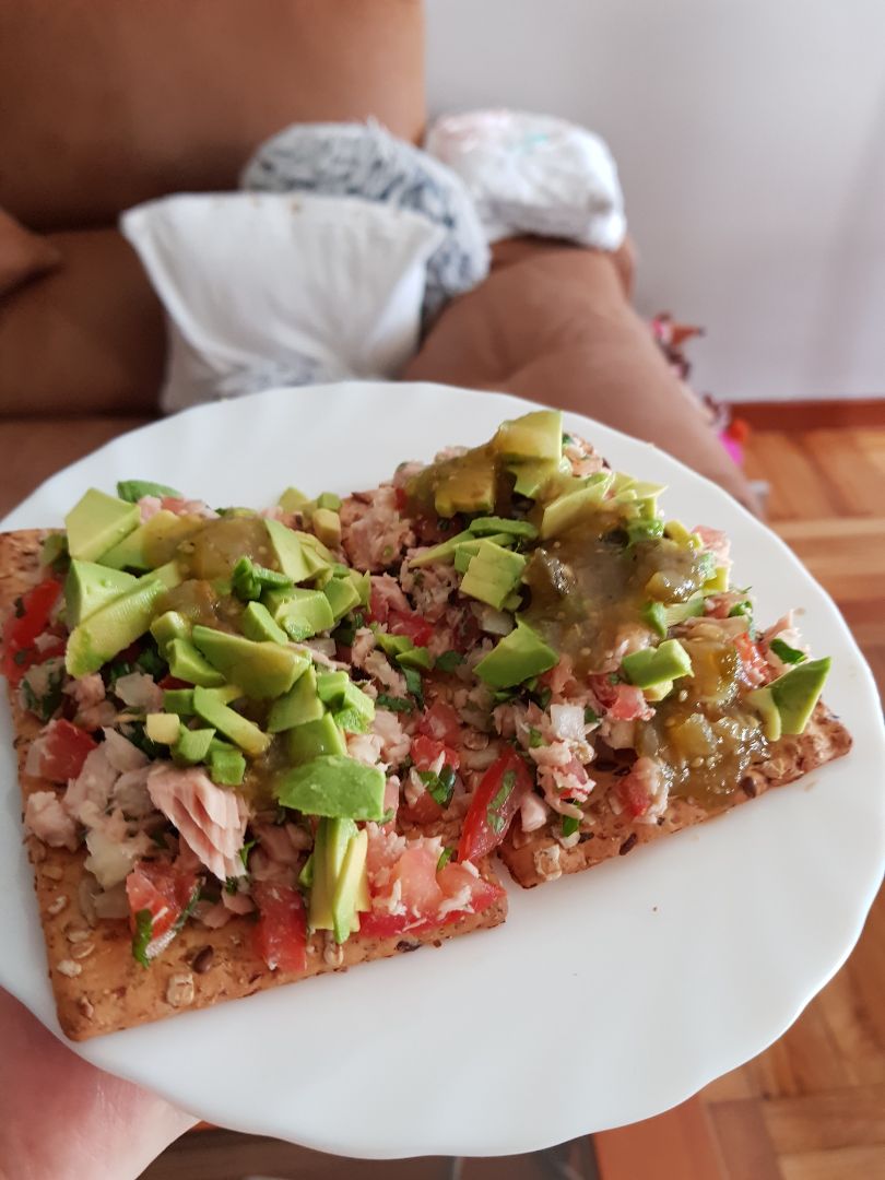 Tostadas de atún y pico de gallo Tostadas de atún y pico de gallo