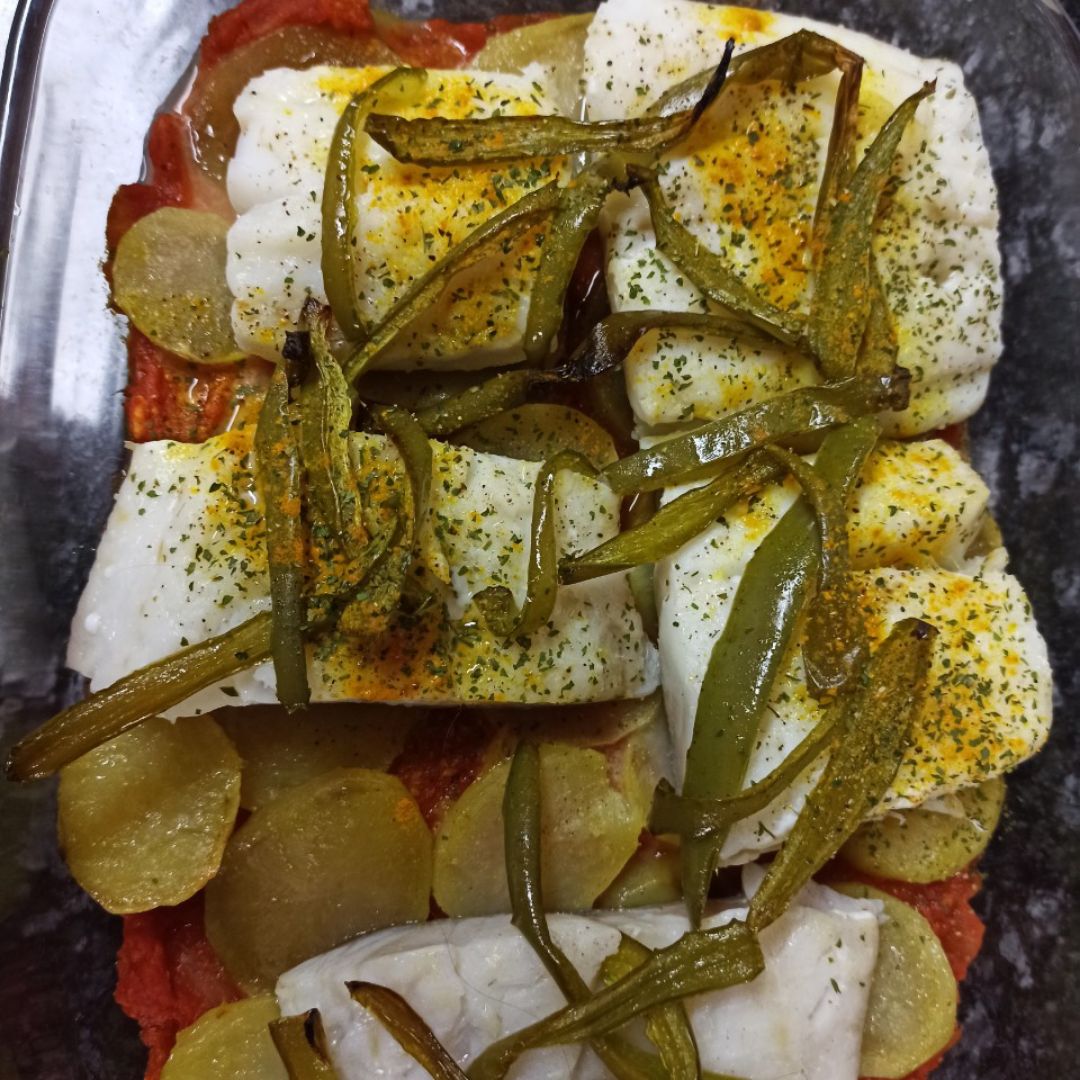 Bacalao al horno con patatas y verduras