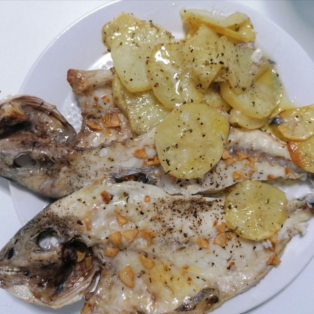 Dorada al horno con patatas