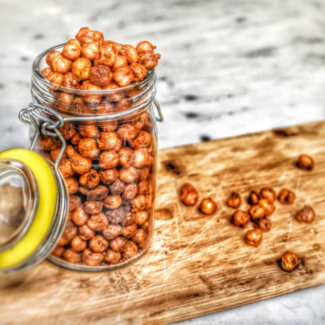 Boniato asado relleno de setas, con garbanzos crujientes especiados y salsa de curry y ajo Paso 7 Boniato asado relleno de setas, con garbanzos crujientes especiados y salsa de curry y ajo Paso 7