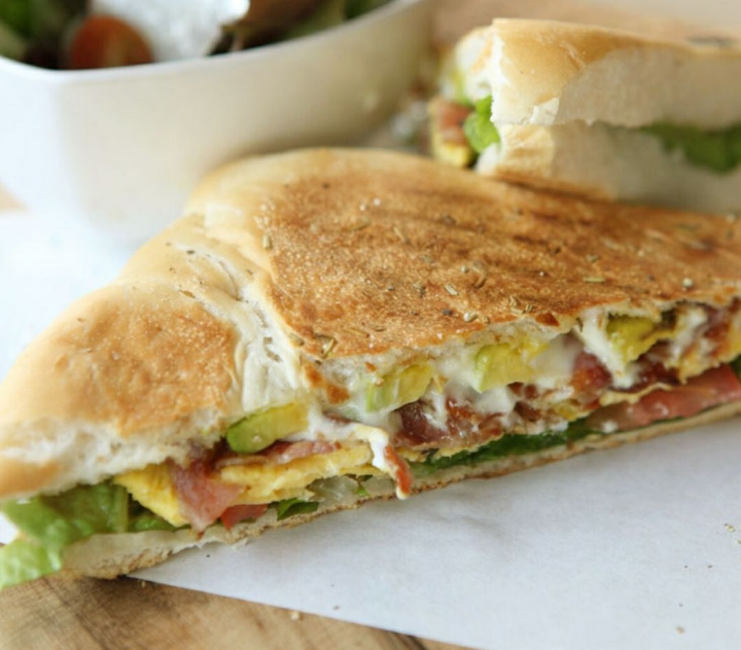 Sandwich tortilla atún Sandwich tortilla atún