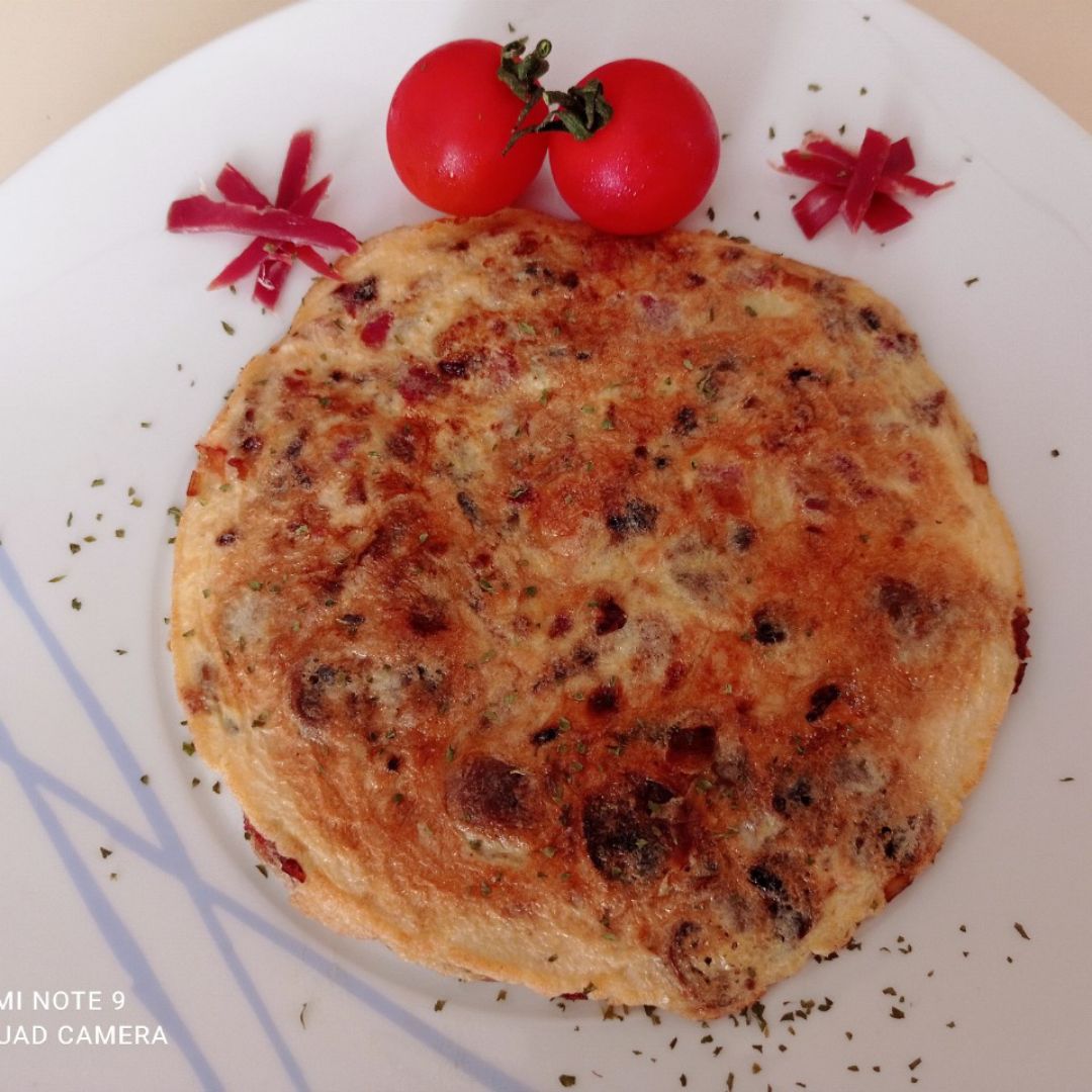 Tortilla de champiñones y jamón serrano