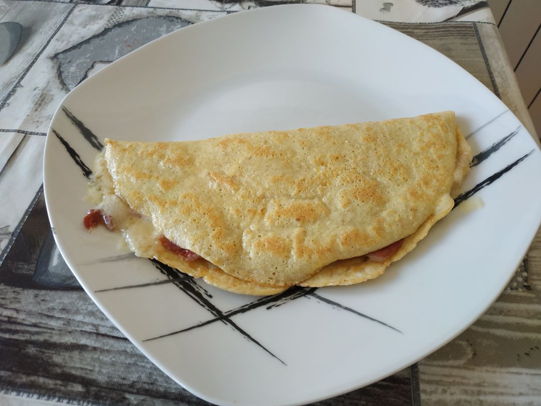 Crêpe keto con jamón ibérico y queso Crêpe keto con jamón ibérico y queso