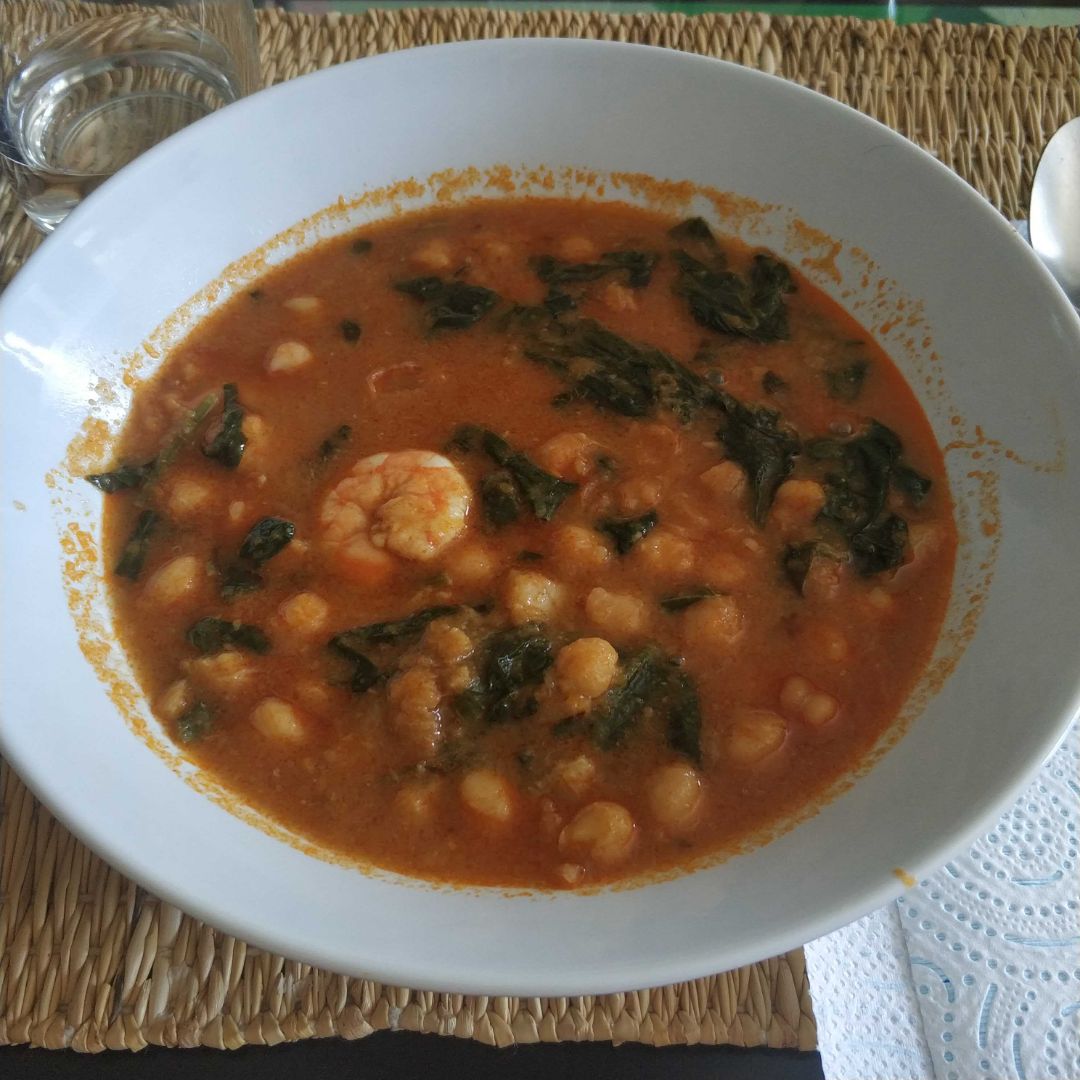 Potaje de bacalao y langostinos con espinacas Potaje de bacalao y langostinos con espinacas