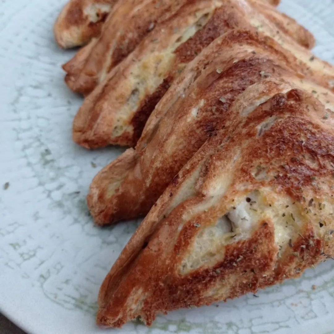 EMPANADILLAS DE PAVO Y QUESO CREMA A LAS FINAS HIERBAS