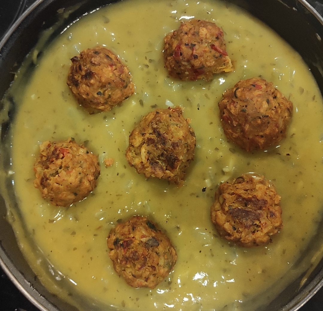 Albóndigas de verduras y soja texturizada en salsa Albóndigas de verduras y soja texturizada en salsa