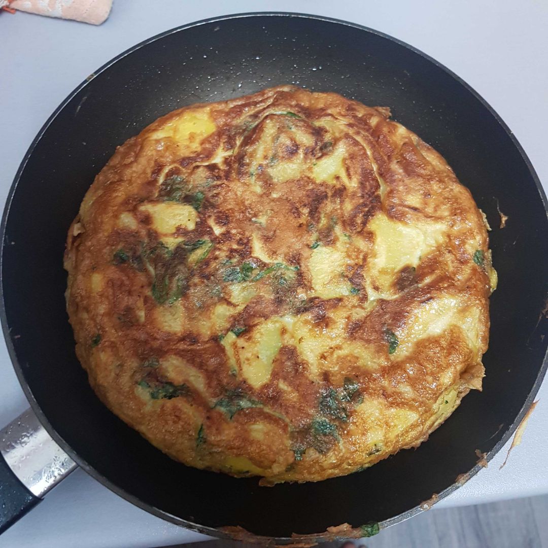 Tortilla de patatas con espinacas y mozzarela