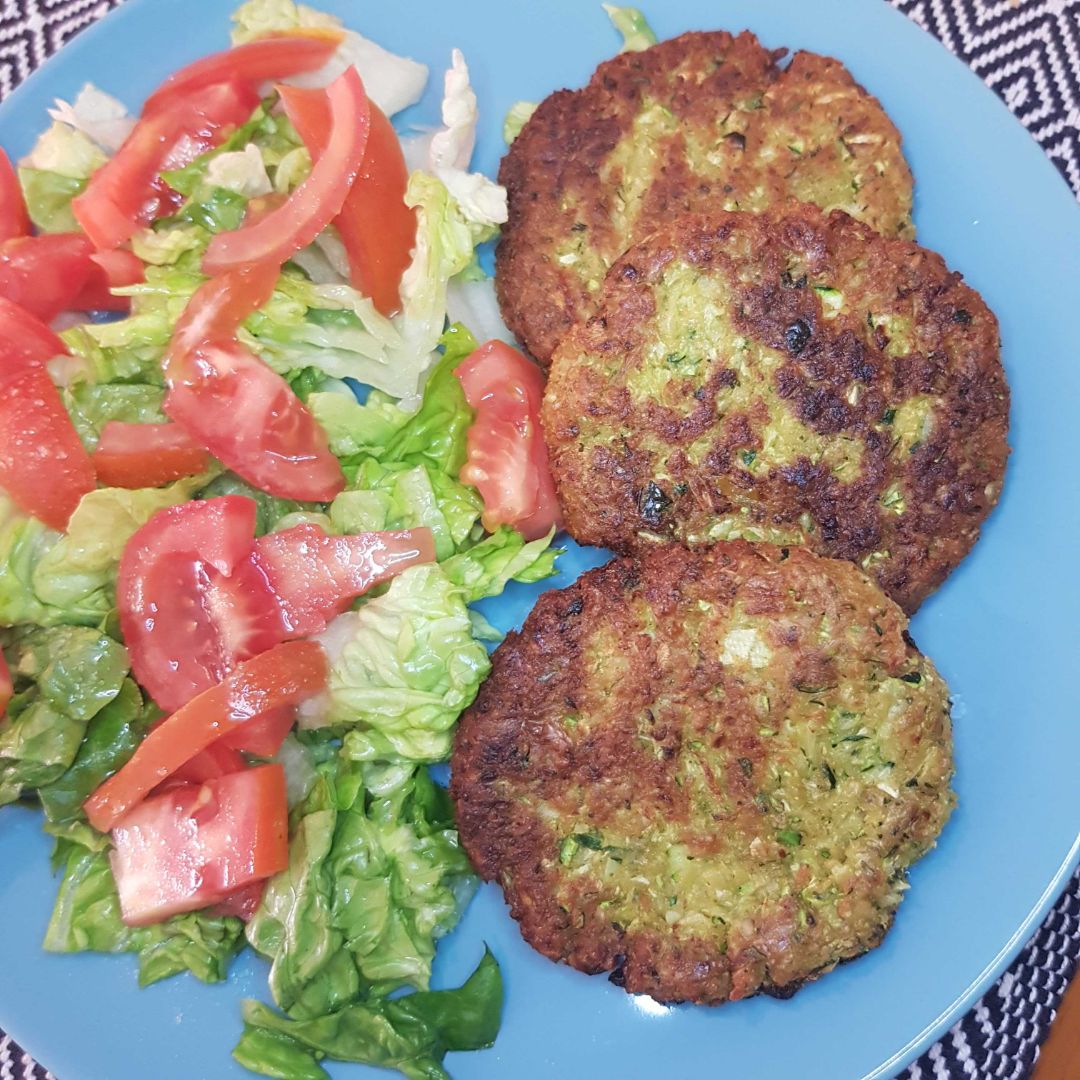 Hamburguesa de calabacín, avena y cebolla. 