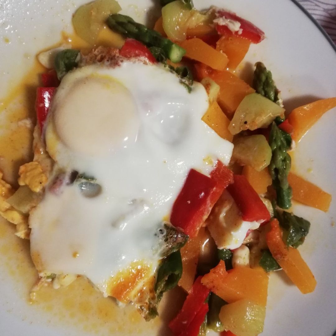 Huevos y verduras al vapor (baúl Lékué) Huevos y verduras al vapor (baúl Lékué)