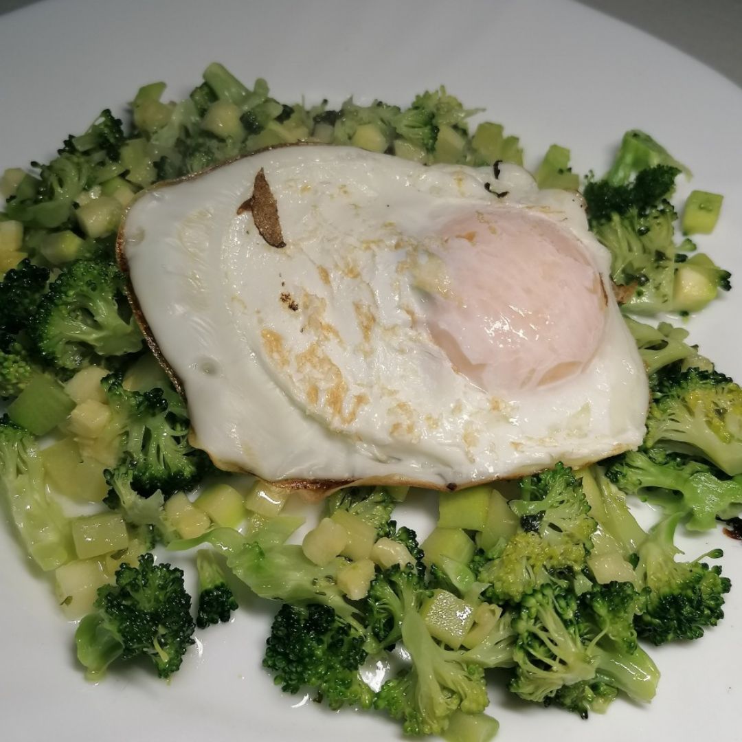 verdura y huevo a la plancha