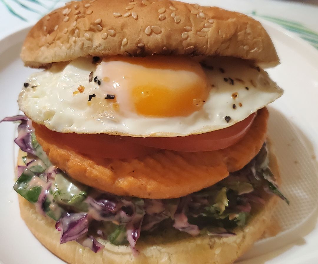 Hamburguesa de salmón (toque asiatico) Hamburguesa de salmón (toque asiatico)