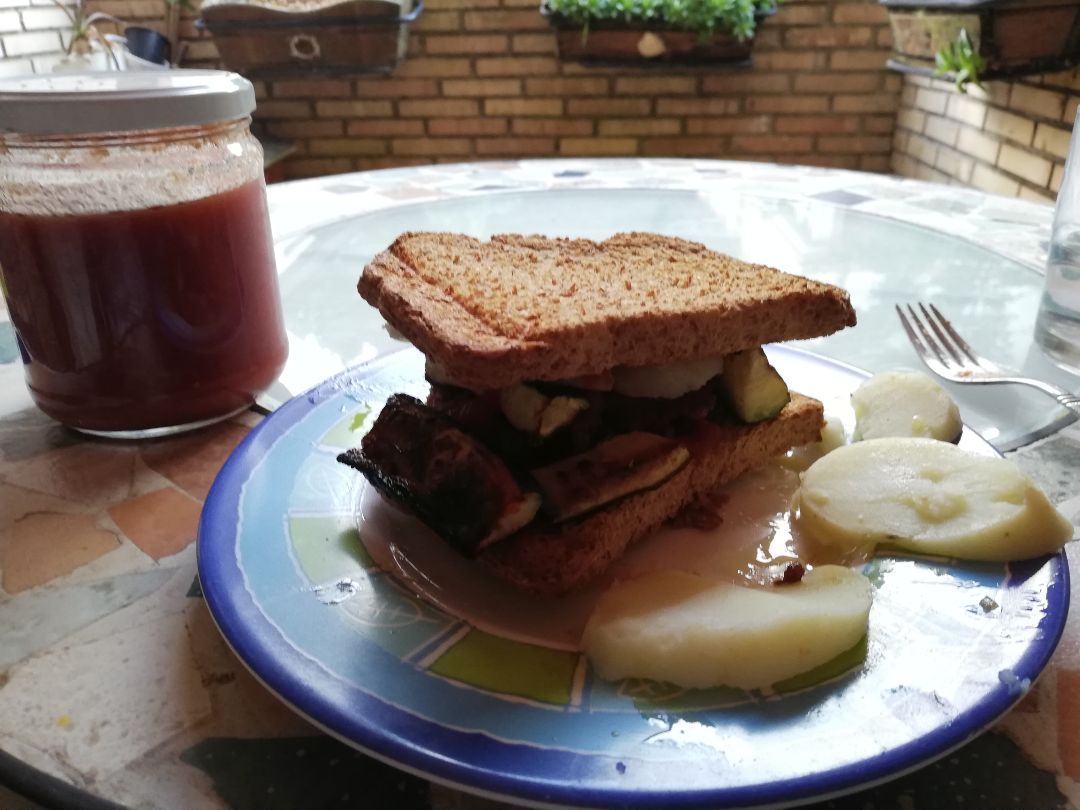 Bocata de hamburgesa vegana 馃槏馃槏 Bocata de hamburgesa vegana 馃槏馃槏