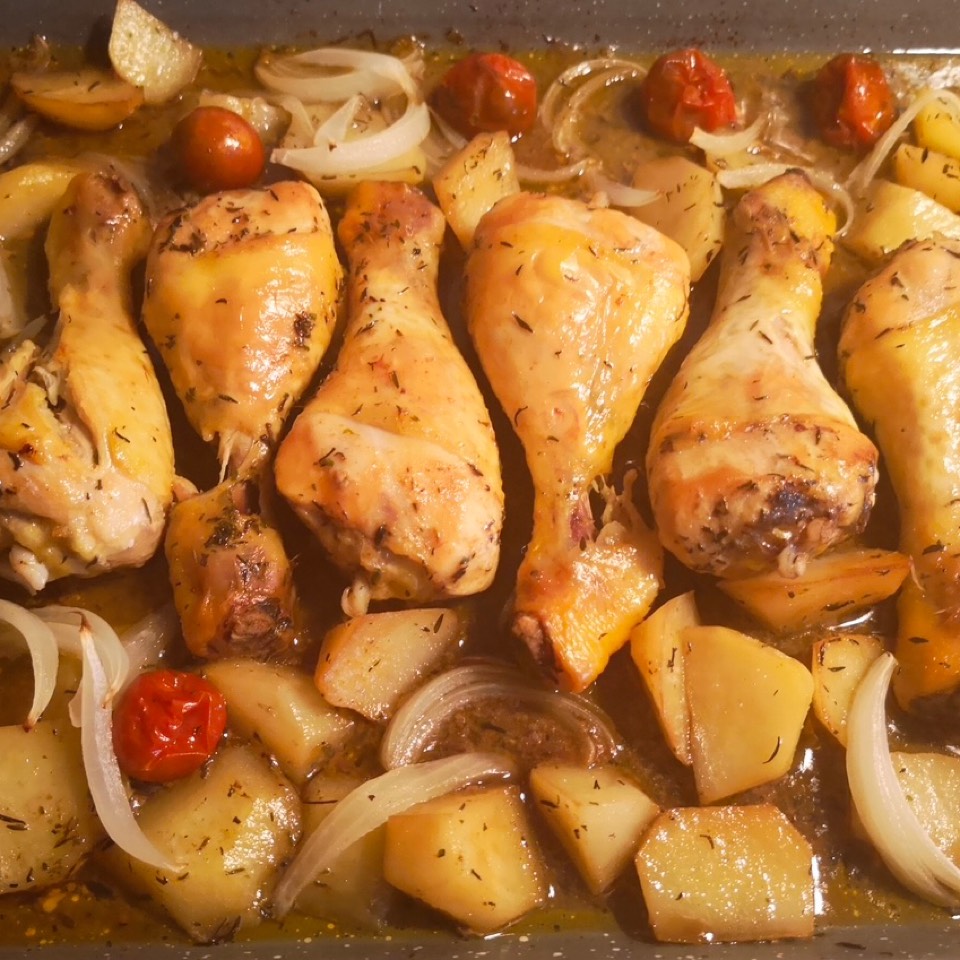 Jamoncitos de pollo al horno con patata y manzana Jamoncitos de pollo al horno con patata y manzana