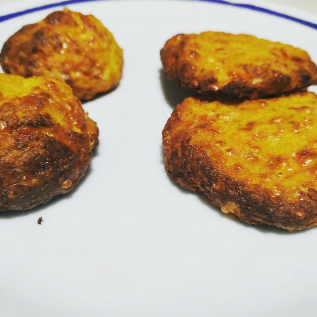 Albóndigas/ hamburguesas de brócoli, coliflor y zanahoria. Albóndigas/ hamburguesas de brócoli, coliflor y zanahoria.