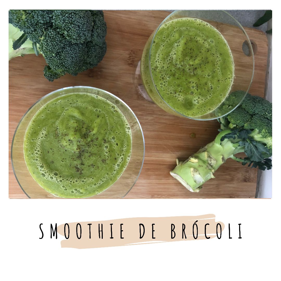 Smoothie de mango, naranja y brocoli Smoothie de mango, naranja y brocoli