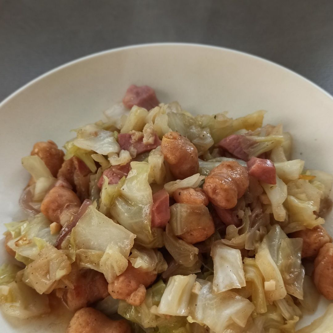 Repollo con longaniza y lacón Repollo con longaniza y lacón