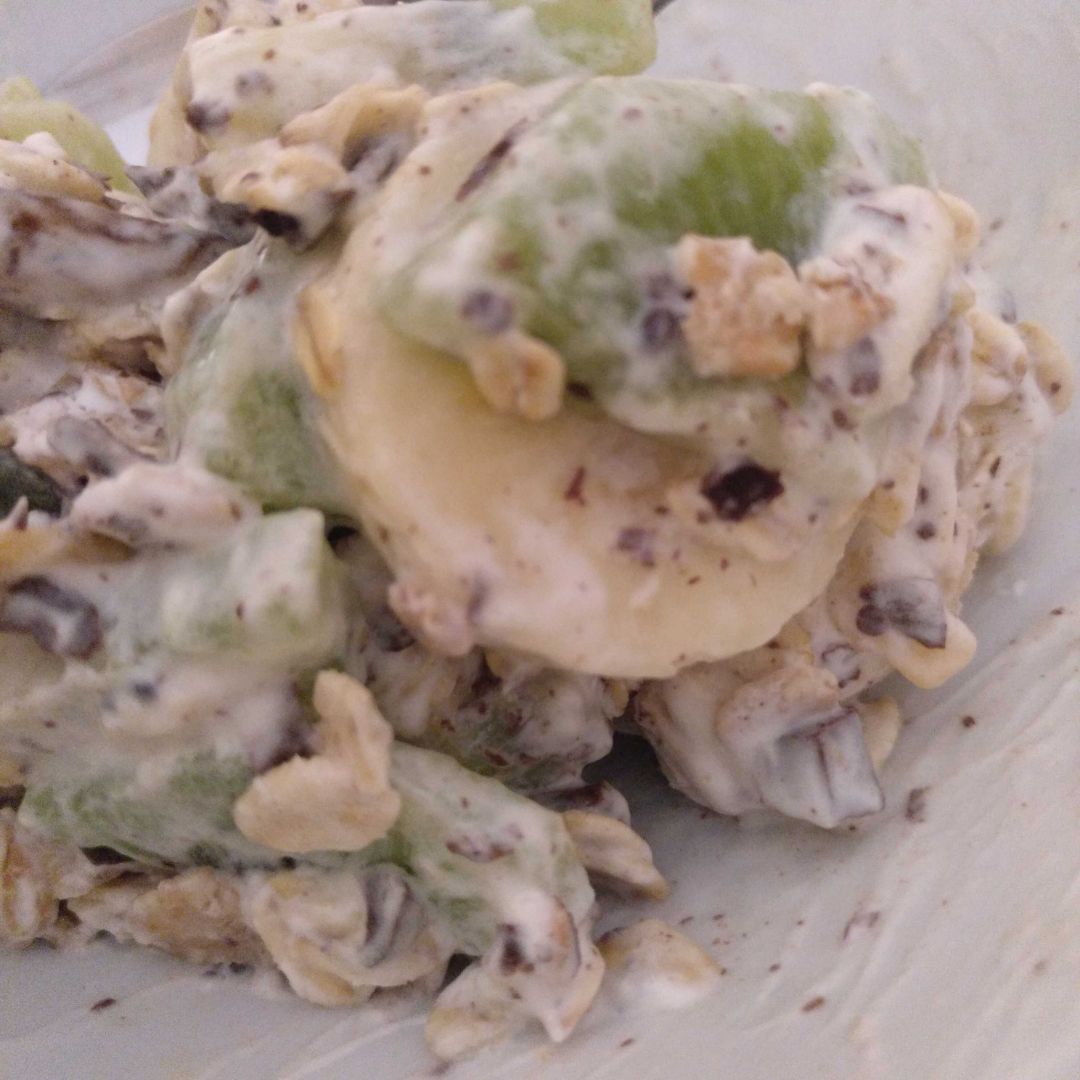 Yogurt con muesli y fruta Yogurt con muesli y fruta