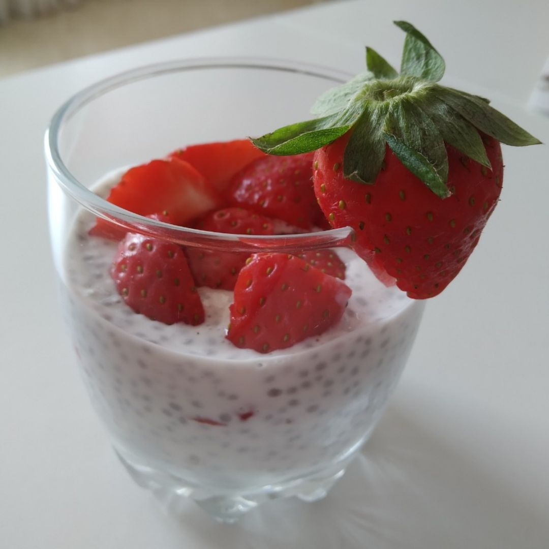 Vasito de yogur con chía y fresa 🍓 Vasito de yogur con chía y fresa 🍓