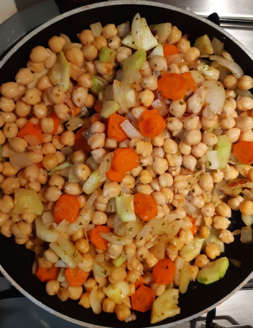 Garbanzos salteados con verduras Paso 1 Garbanzos salteados con verduras Paso 1