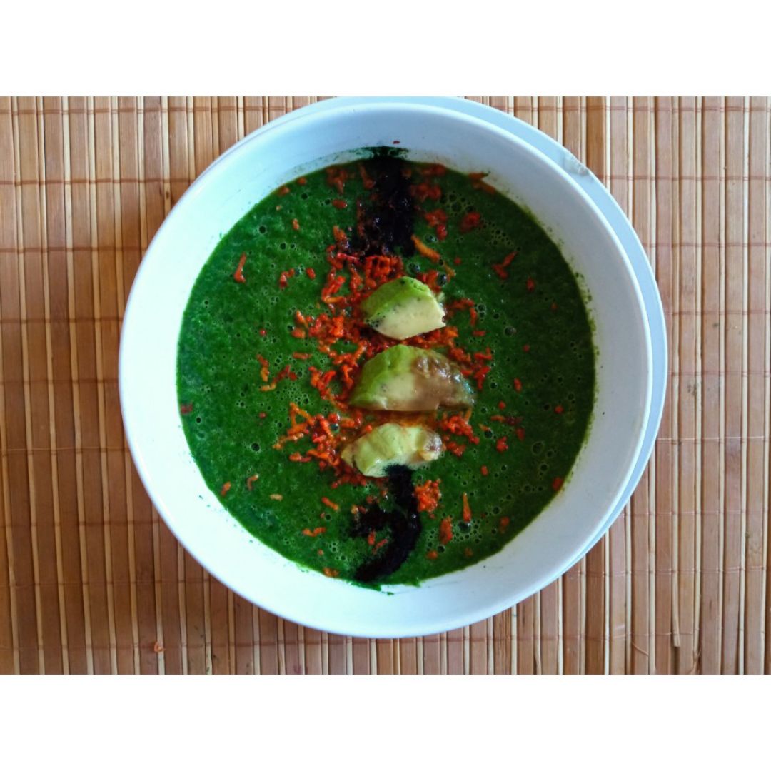 Crema de espinacas, aguacate y espirulina Crema de espinacas, aguacate y espirulina