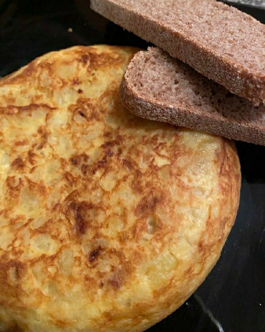 Tortilla de patata y cebolla 🥚🥔🧅 Tortilla de patata y cebolla 🥚🥔🧅