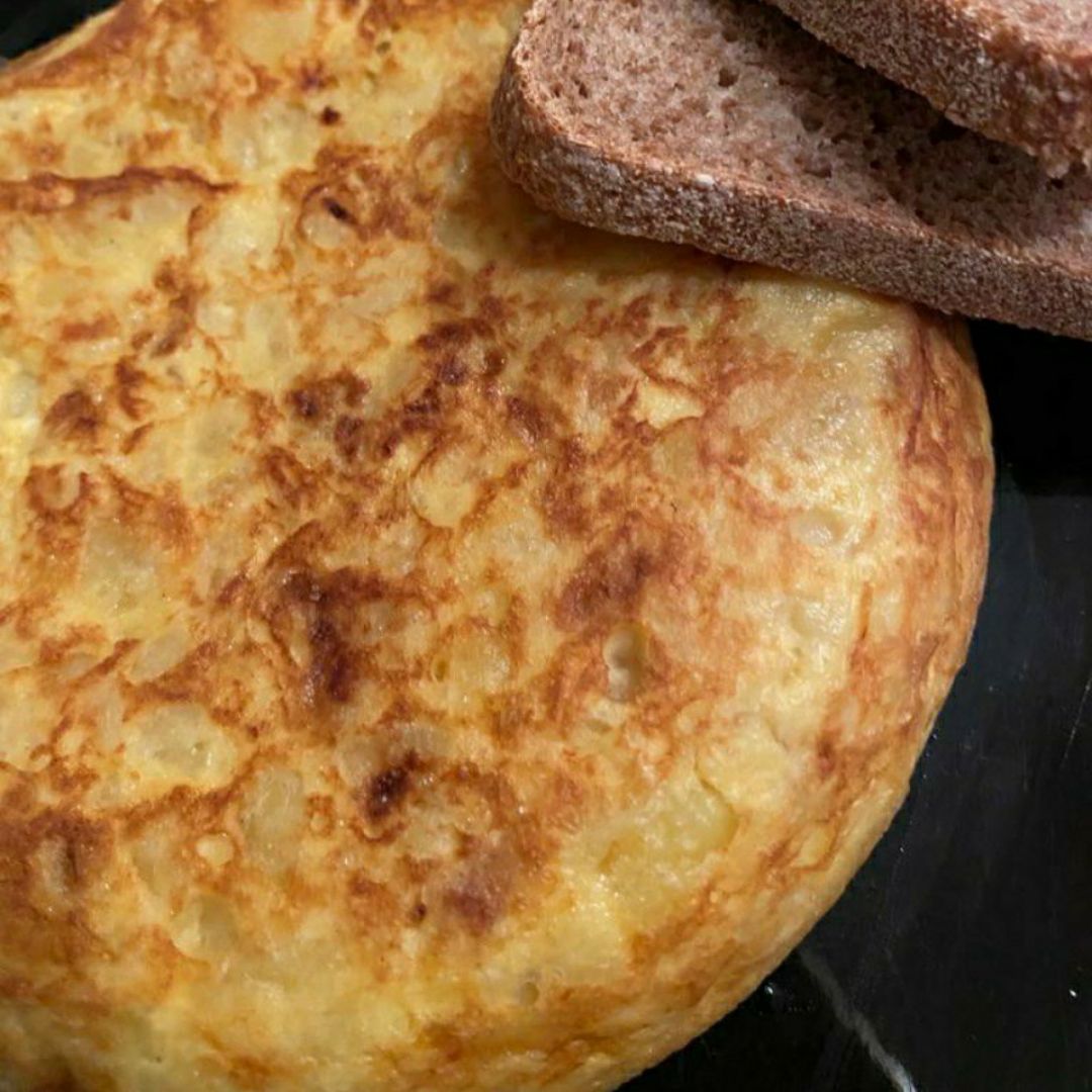 Tortilla de patata y cebolla 🥚🥔🧅 Paso 2 Tortilla de patata y cebolla 🥚🥔🧅 Paso 2