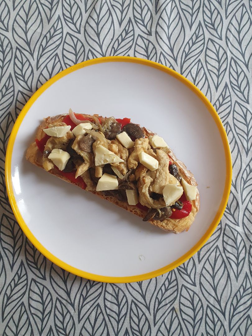 TOSTA DE POLLO CON VERDURAS 