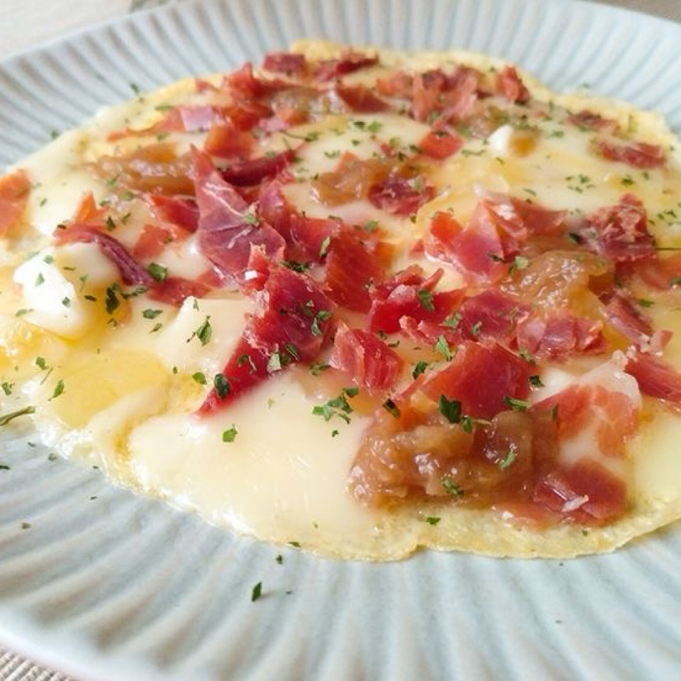Tortilla francesa con jamón serrano Tortilla francesa con jamón serrano