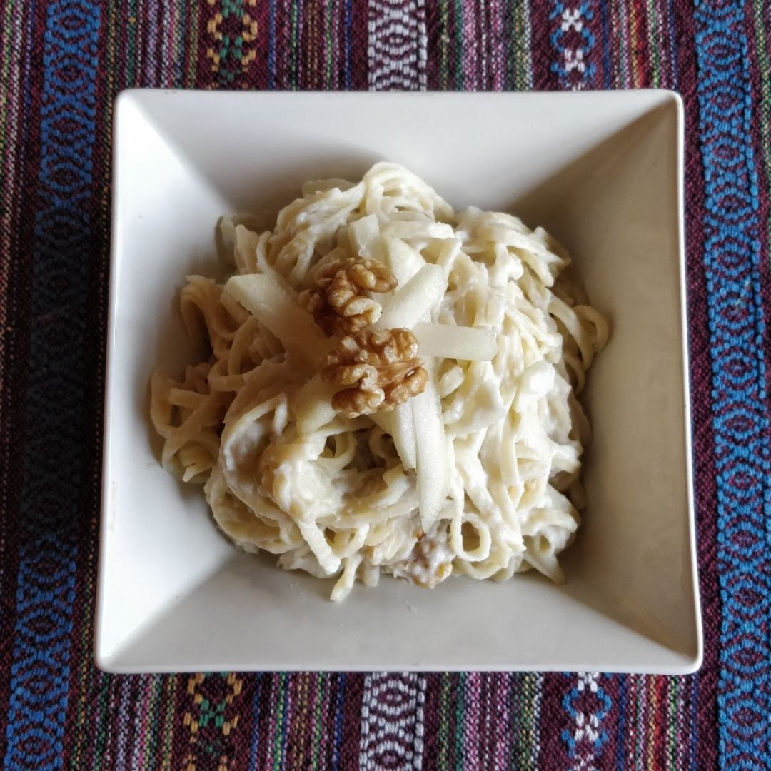 Spaguetti con crema de coliflor, pera y nueces Spaguetti con crema de coliflor, pera y nueces