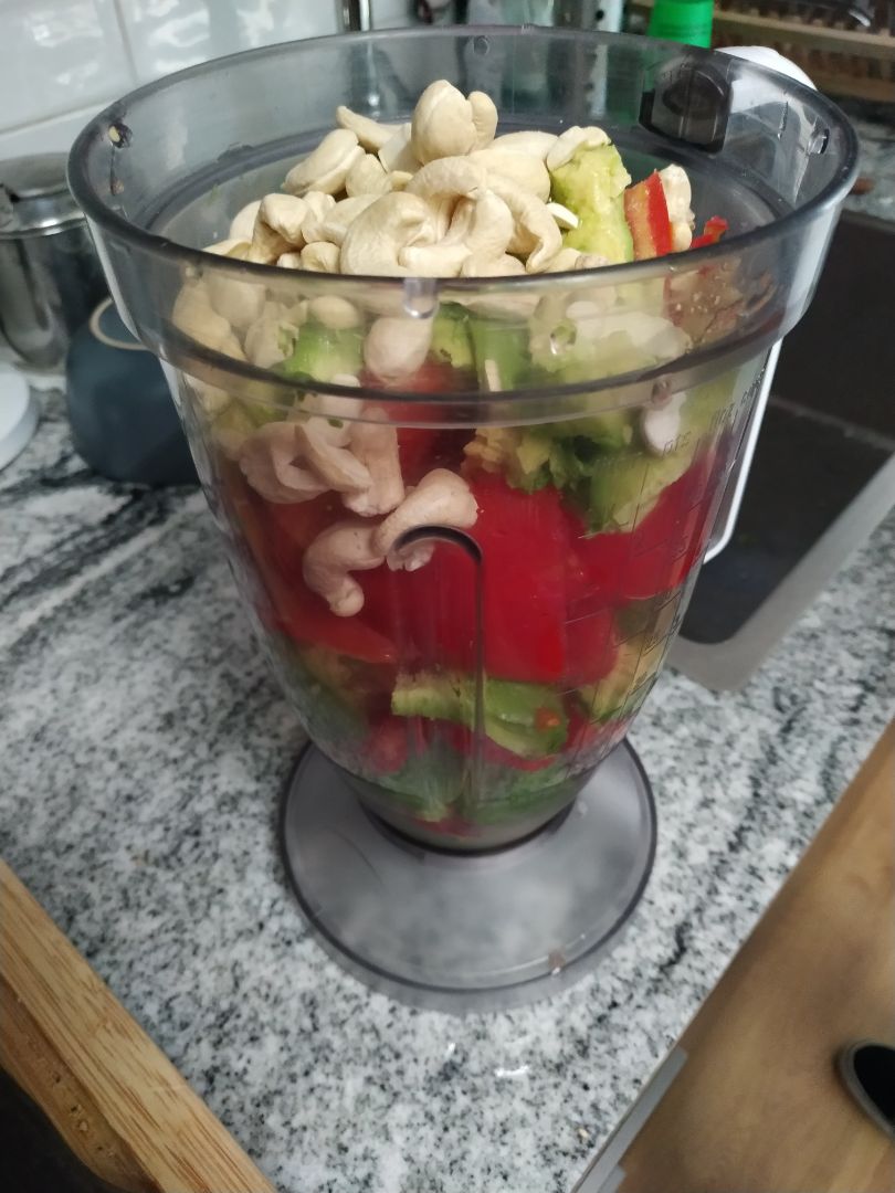 Salmorejo de aguacate 🥑🍅 Paso 0 Salmorejo de aguacate 🥑🍅 Paso 0