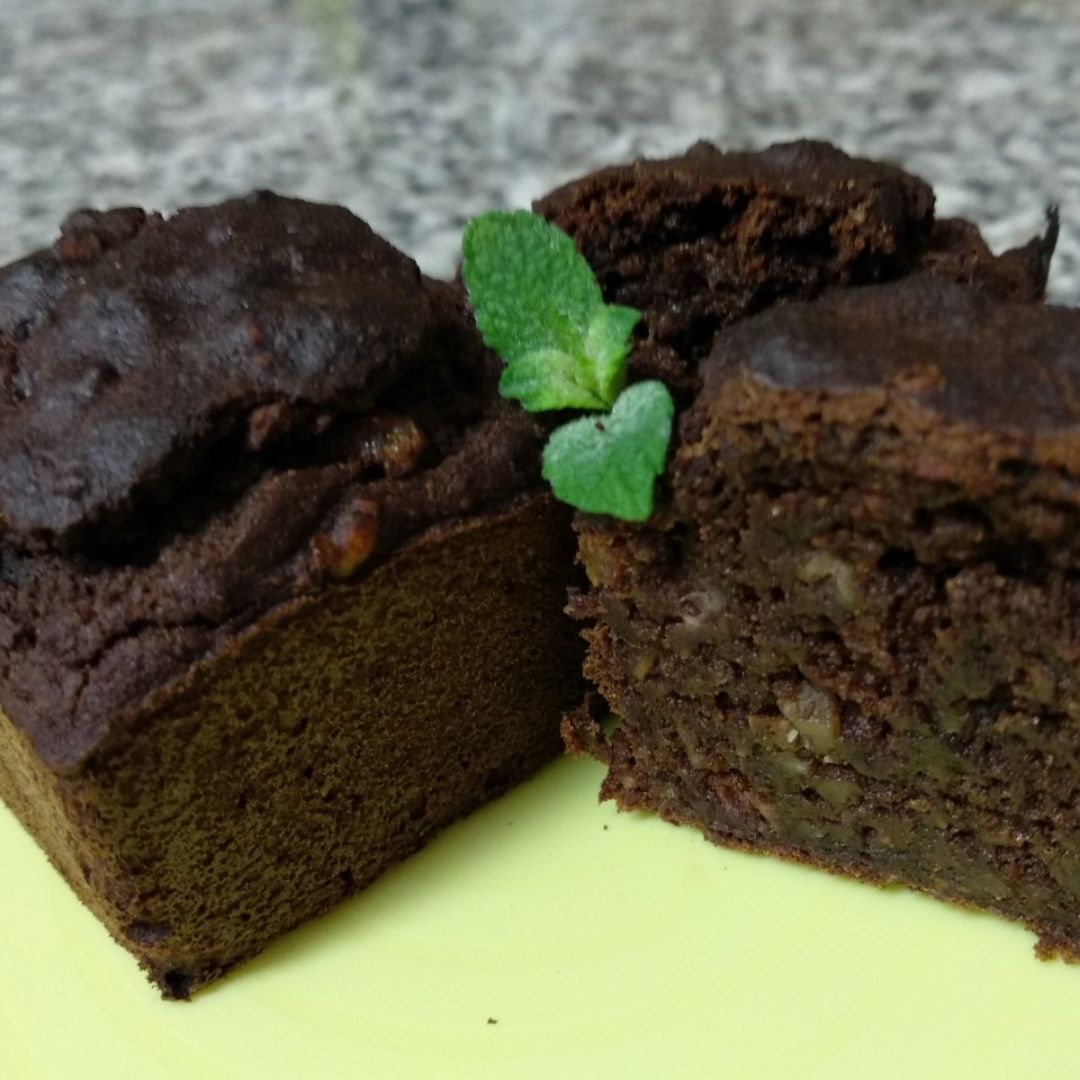 Brownie de "xocolata", plàtan i nous 🍞🍌🌰🥛 Brownie de "xocolata", plàtan i nous 🍞🍌🌰🥛