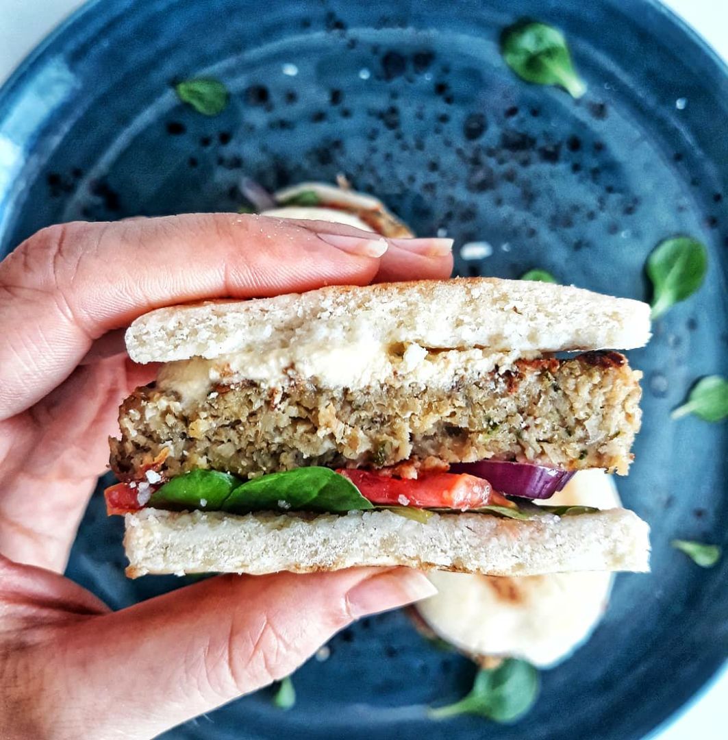 🌱BURGER DE CHAMPIÑONES CON PAN EN LA SARTÉN 🌱 Paso 1 🌱BURGER DE CHAMPIÑONES CON PAN EN LA SARTÉN 🌱 Paso 1
