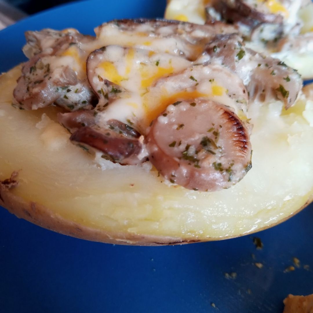 Patata rellena de setas con queso crema
